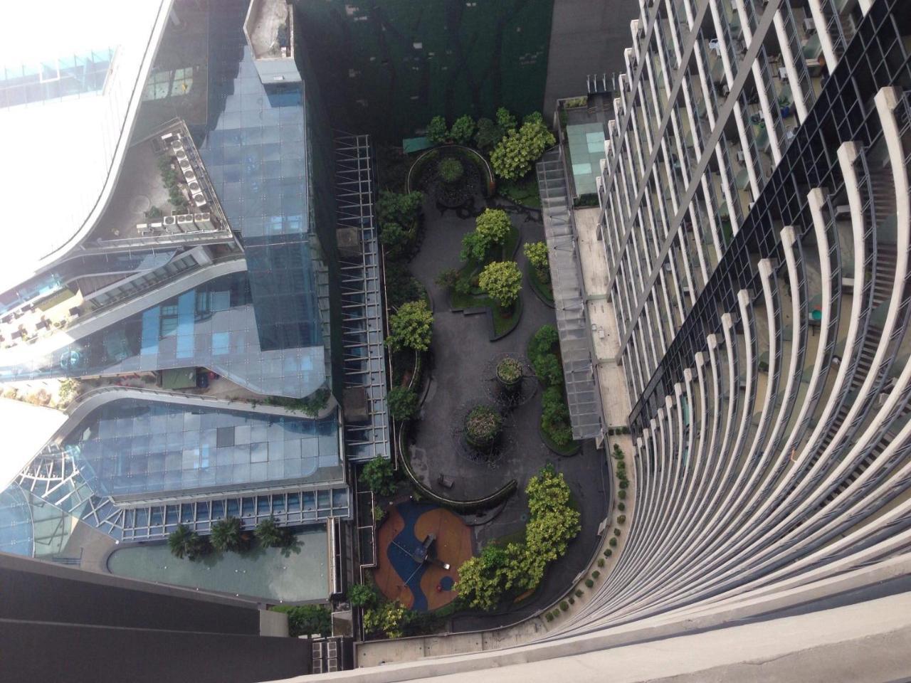 Seven Doors Aparthotels In Gramercy Makati Макати Экстерьер фото