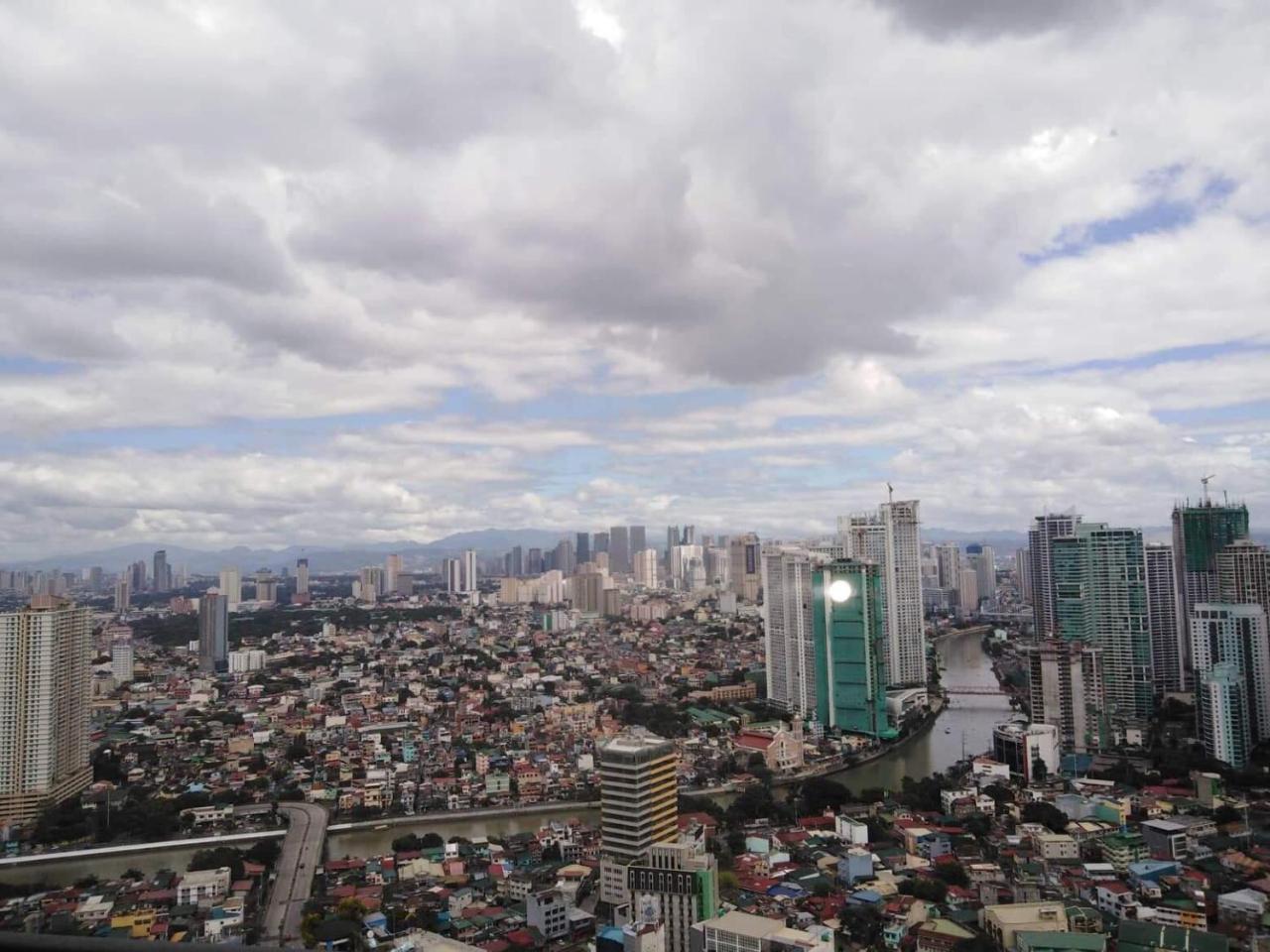 Seven Doors Aparthotels In Gramercy Makati Макати Экстерьер фото