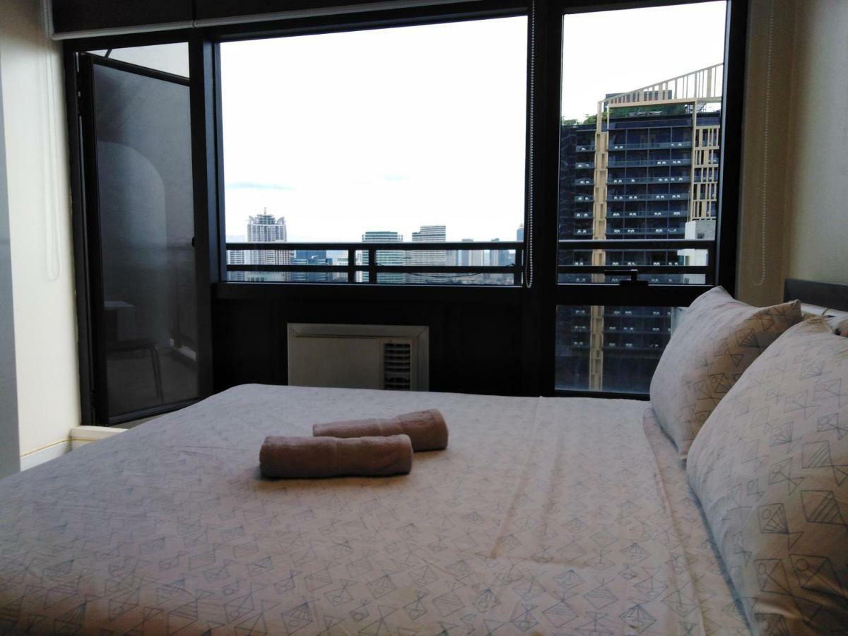 Seven Doors Aparthotels In Gramercy Makati Макати Экстерьер фото